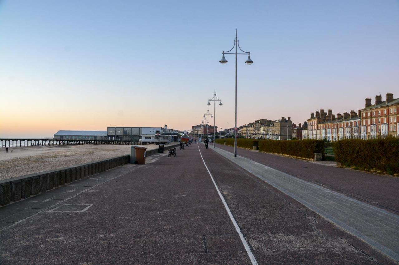 Sea Views Modern Two Bedroom Apartment Lowestoft Zewnętrze zdjęcie